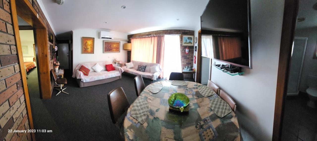 Traplins Accomodation Lakes Entrance Esterno foto
